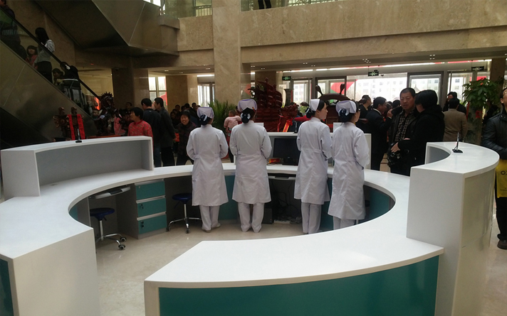 玻璃隔斷廠家淺談自動感應(yīng)門的優(yōu)勢