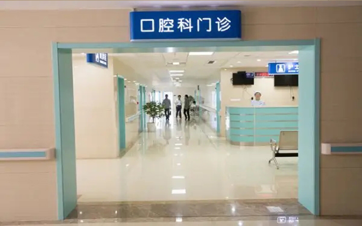 病房門安裝過程